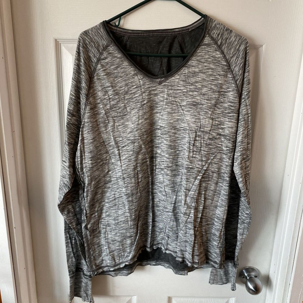 Calvin Klein Jeans Women’s XL Long Sleeve Shirt Grey Stretch V Neck
